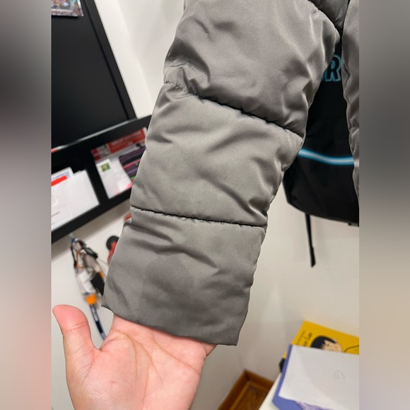 Gap boy size medium (8-9) puffer jacket color gray - Picture 5 of 9